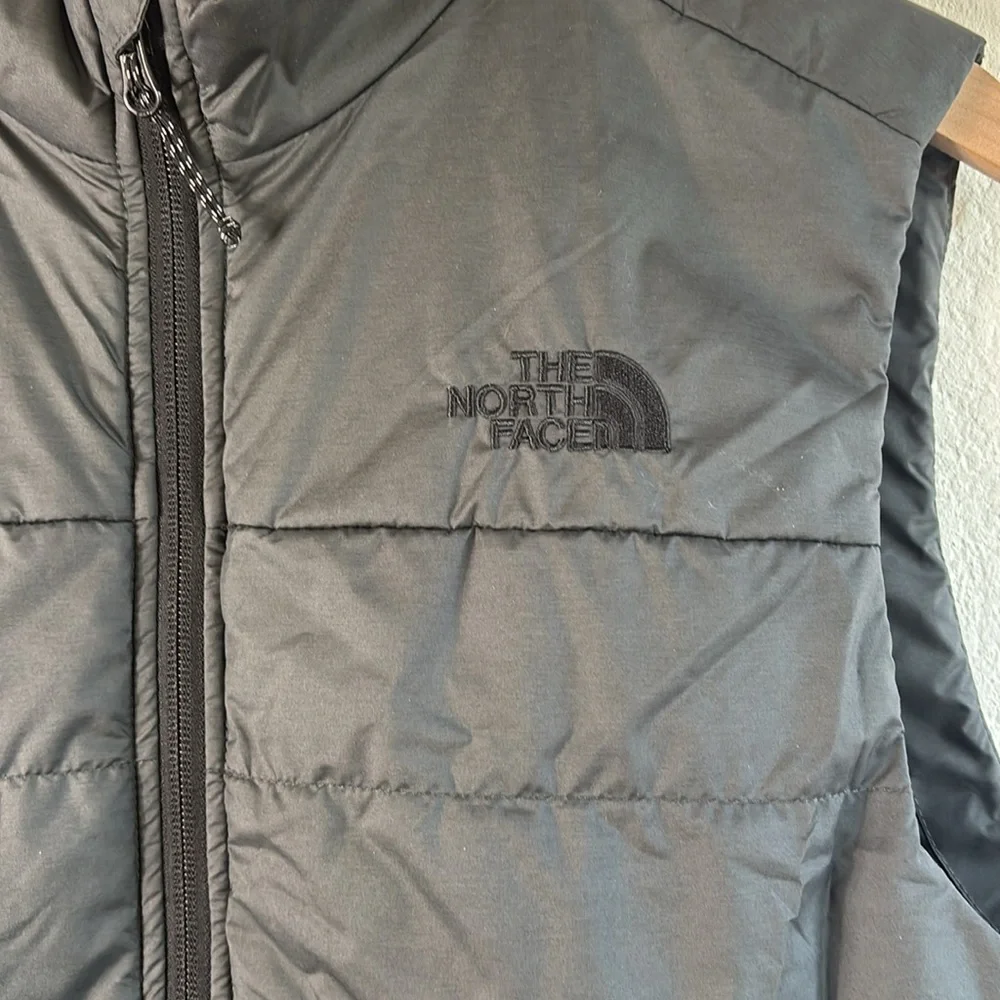 The North Face Men's Bombay Dark Grey Zip Lightweight Puffer Vest Sz S
